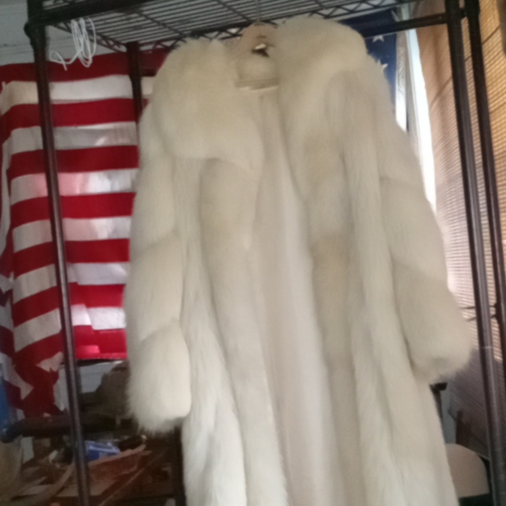 Large artic fox jacket - Picture 4 of 7